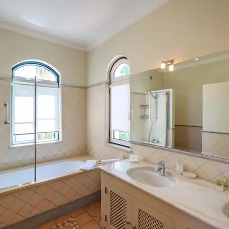 Sleeps 6 With Pool Air Con And Wifi * Quinta do Lago