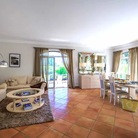 Sleeps 6 With Pool Air Con And Wifi *